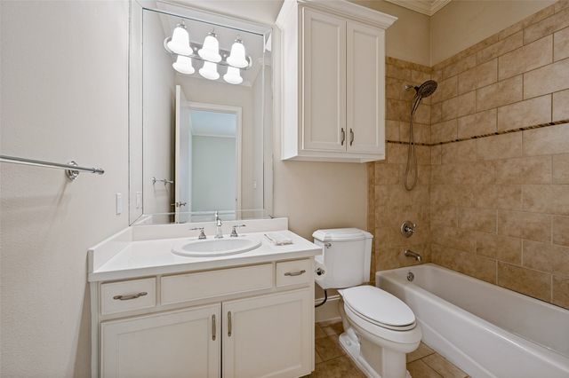 8505 Edgemere Road 202, Dallas, TX 75225