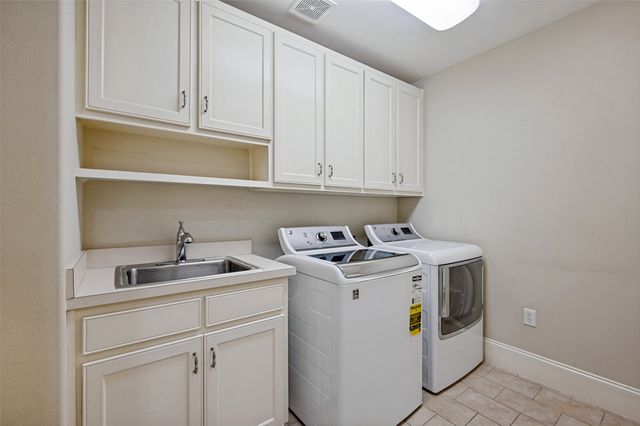 8505 Edgemere Road 202, Dallas, TX 75225