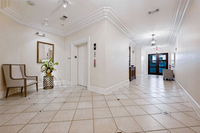 8505 Edgemere Road 202, Dallas, TX 75225