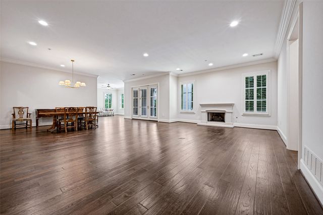 8505 Edgemere Road 202, Dallas, TX 75225