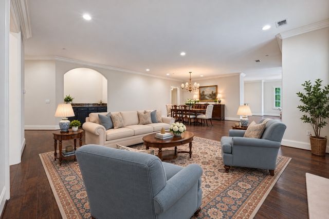 8505 Edgemere Road 202, Dallas, TX 75225