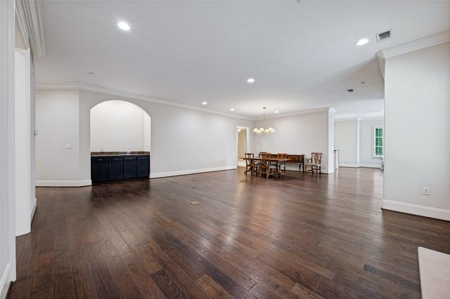 8505 Edgemere Road 202, Dallas, TX 75225
