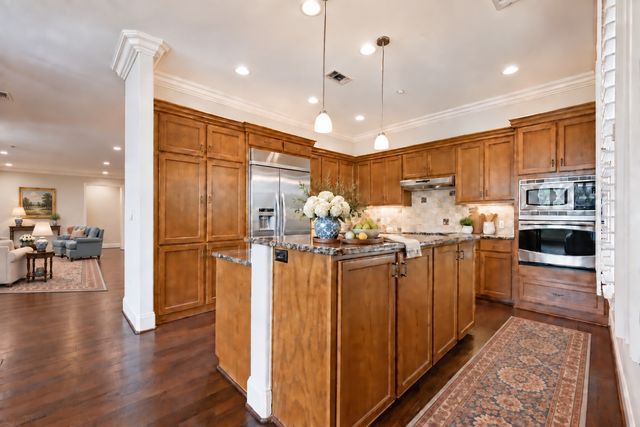 8505 Edgemere Road 202, Dallas, TX 75225