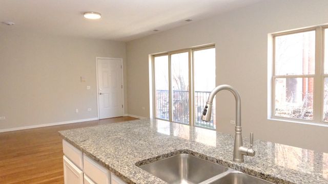 347 E 25TH Place 2E, Chicago, IL 60616