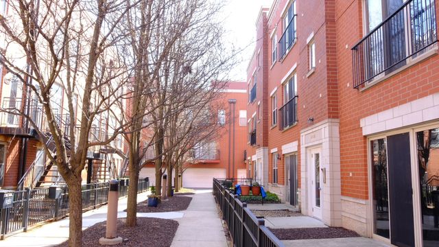 347 E 25TH Place 2E, Chicago, IL 60616
