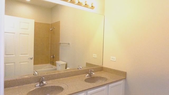 347 E 25TH Place 2E, Chicago, IL 60616