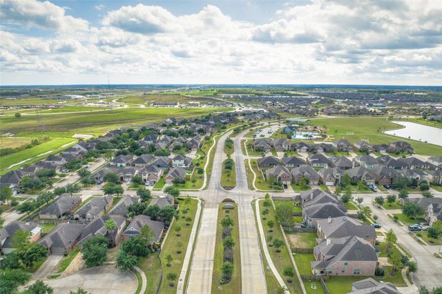 8314 Holly Blue Drive, Rosharon, TX 77583