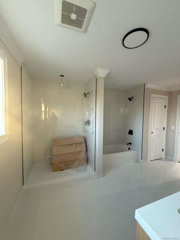 44 Elder Avenue, Farmingville, NY 11738