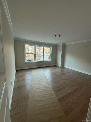 44 Elder Avenue, Farmingville, NY 11738