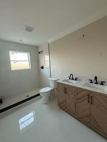 44 Elder Avenue, Farmingville, NY 11738