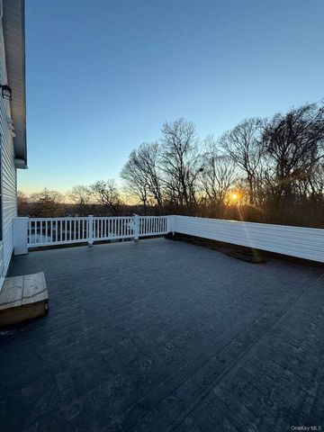 44 Elder Avenue, Farmingville, NY 11738