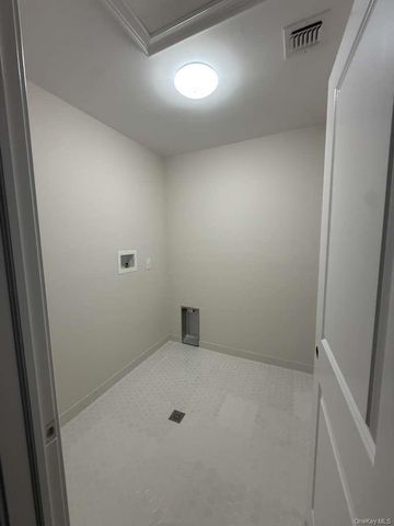 44 Elder Avenue, Farmingville, NY 11738