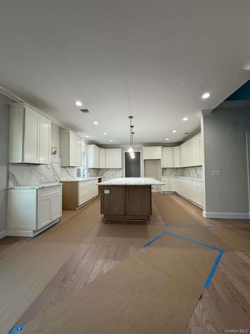 44 Elder Avenue, Farmingville, NY 11738