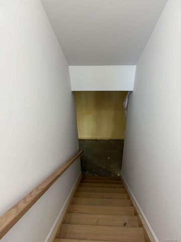 44 Elder Avenue, Farmingville, NY 11738