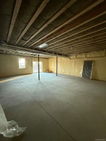 44 Elder Avenue, Farmingville, NY 11738