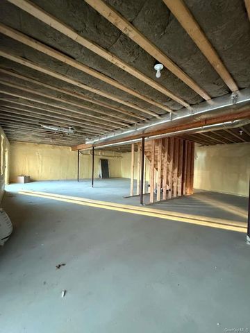 44 Elder Avenue, Farmingville, NY 11738