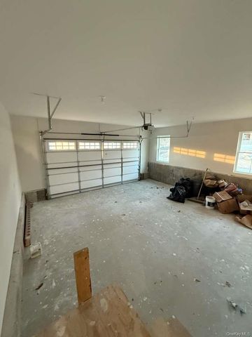 44 Elder Avenue, Farmingville, NY 11738