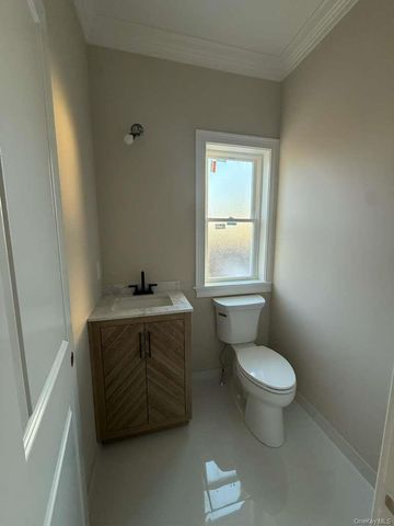 44 Elder Avenue, Farmingville, NY 11738