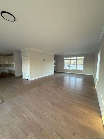 44 Elder Avenue, Farmingville, NY 11738