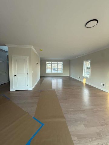 44 Elder Avenue, Farmingville, NY 11738