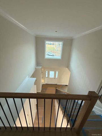 44 Elder Avenue, Farmingville, NY 11738