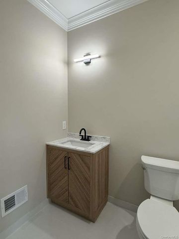 44 Elder Avenue, Farmingville, NY 11738