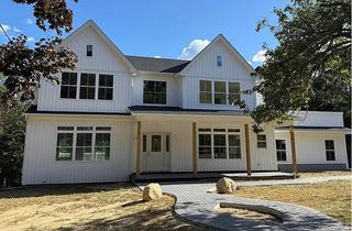 44 Elder Avenue, Farmingville, NY 11738