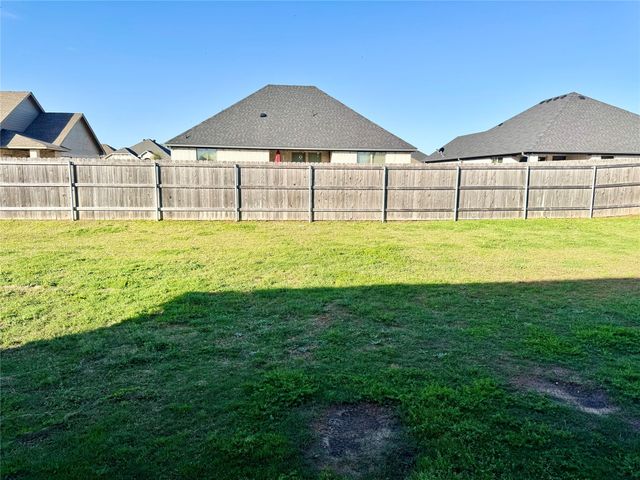 3333 Windcrest Drive, Granbury, TX 76049