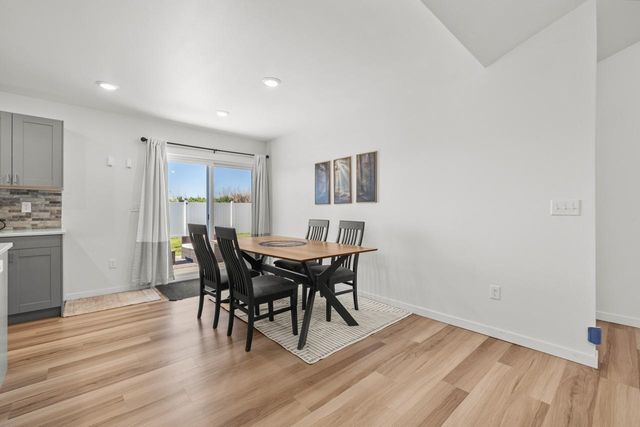 512 Downing St, Surrey, ND 58785