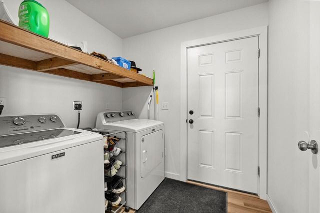 512 Downing St, Surrey, ND 58785
