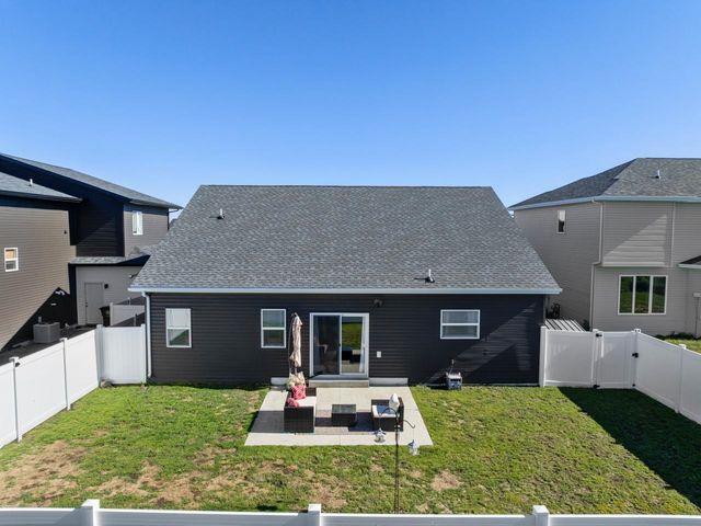 512 Downing St, Surrey, ND 58785