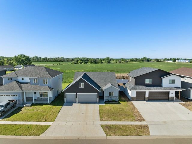 512 Downing St, Surrey, ND 58785