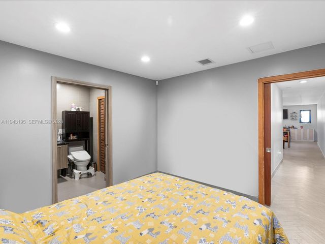 8840 SW 50th Ter, Miami, FL 33165