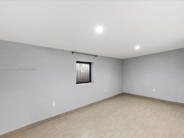8840 SW 50th Ter, Miami, FL 33165