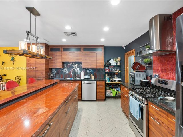 8840 SW 50th Ter, Miami, FL 33165