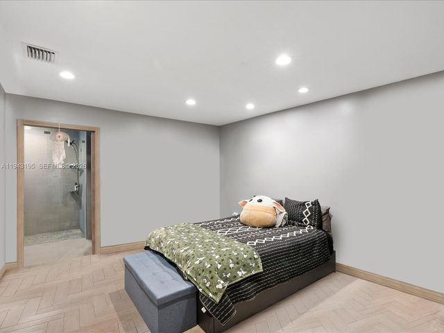 8840 SW 50th Ter, Miami, FL 33165