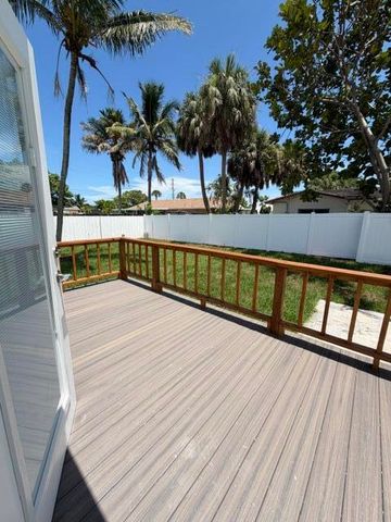 3040 TROPICAL Trail, Lake Worth, FL 33462