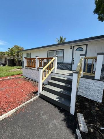 3040 TROPICAL Trail, Lake Worth, FL 33462