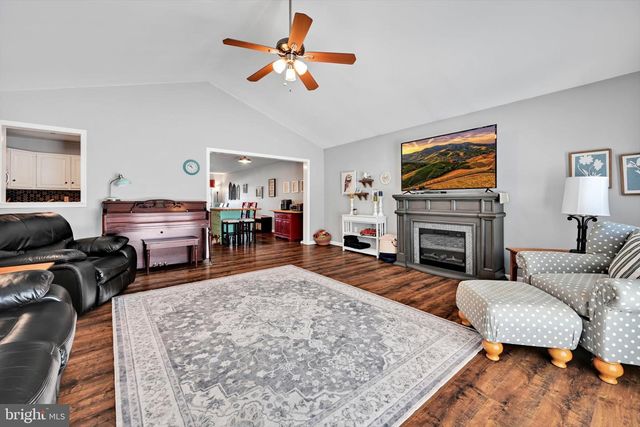 14 N BUTTERFLY DR, Myerstown, PA 17067