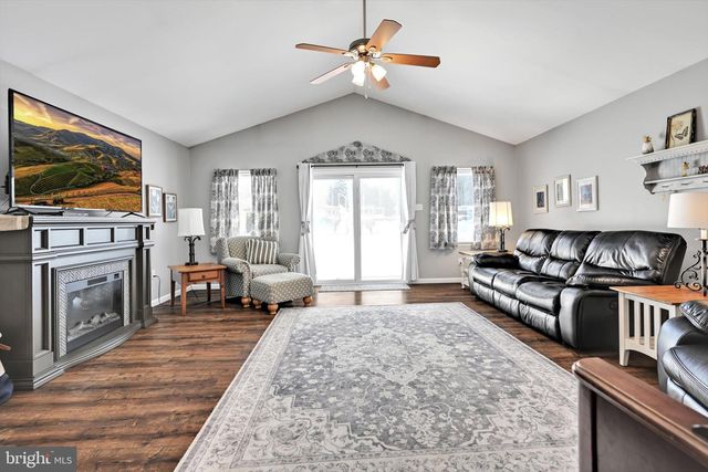 14 N BUTTERFLY DR, Myerstown, PA 17067