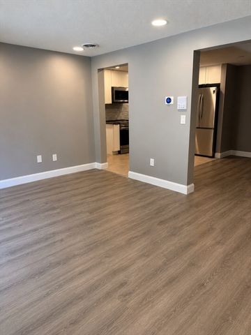 39 Randolph Dr 39, Tewksbury, MA 01876