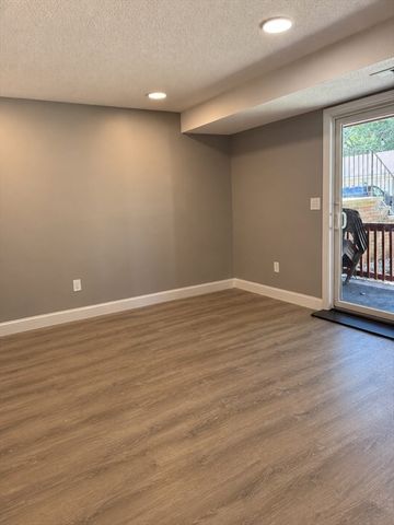 39 Randolph Dr 39, Tewksbury, MA 01876