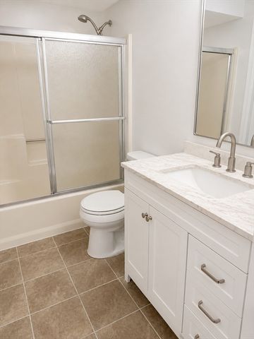 39 Randolph Dr 39, Tewksbury, MA 01876