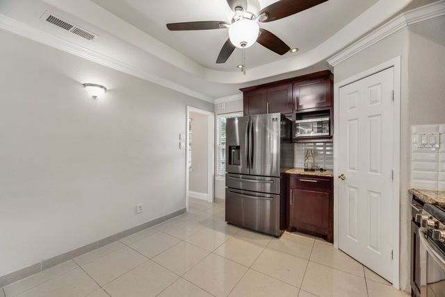121 Dallas Drive, Euless, TX 76039