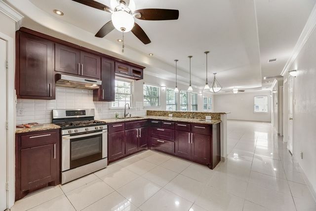 121 Dallas Drive, Euless, TX 76039