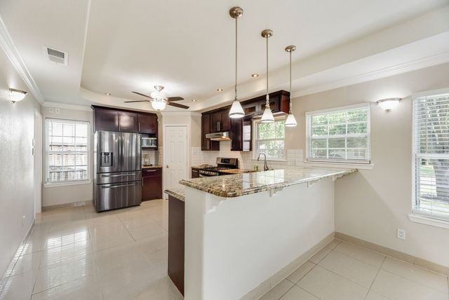 121 Dallas Drive, Euless, TX 76039