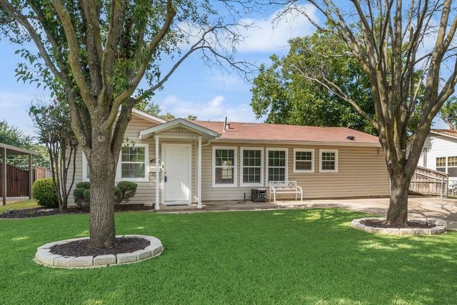 121 Dallas Drive, Euless, TX 76039