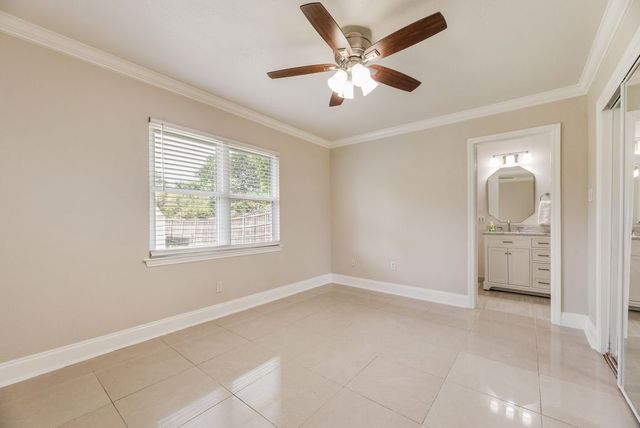 121 Dallas Drive, Euless, TX 76039
