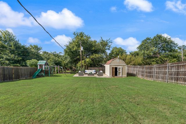 121 Dallas Drive, Euless, TX 76039