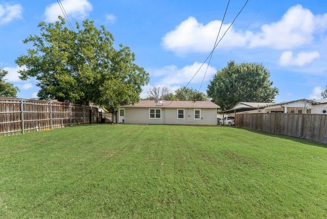 121 Dallas Drive, Euless, TX 76039